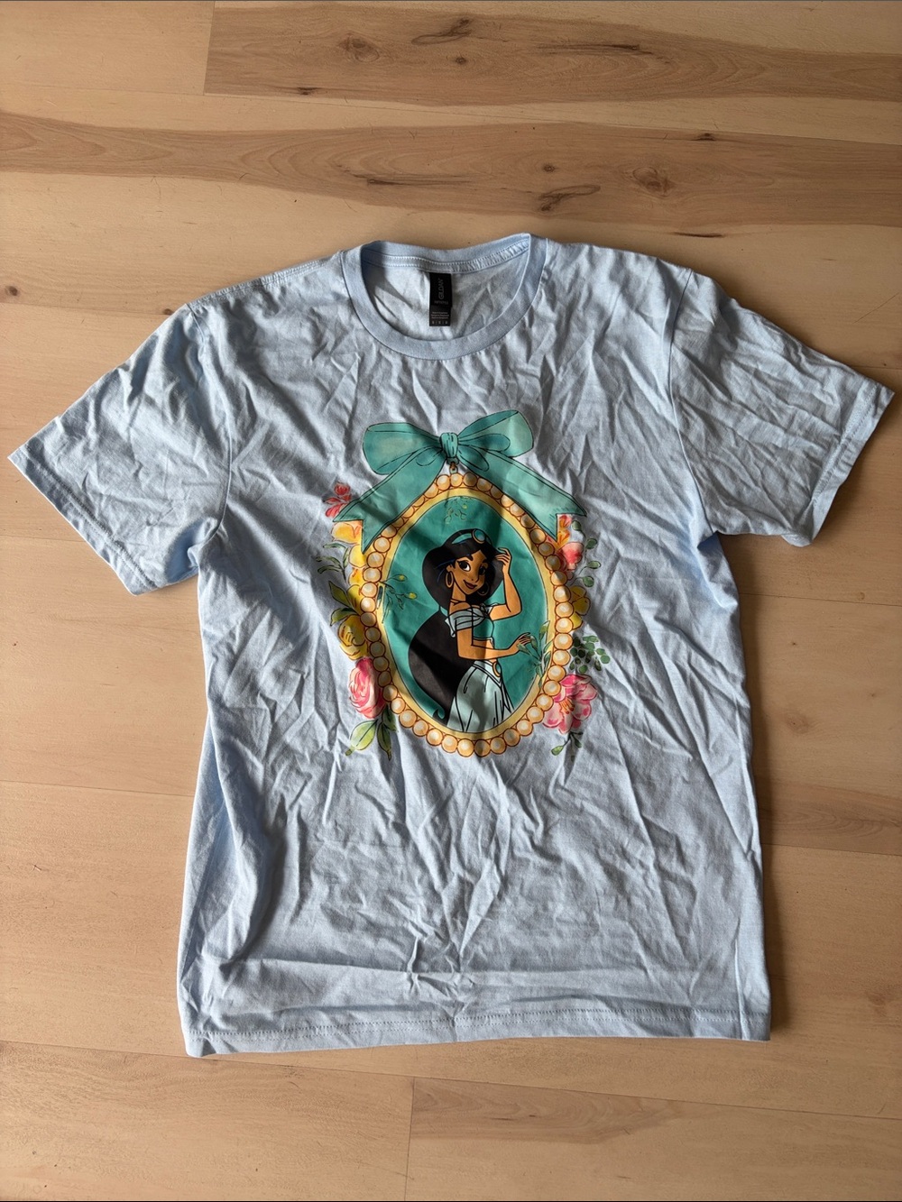 disney Aladdin Jasmin t shirt adult medium